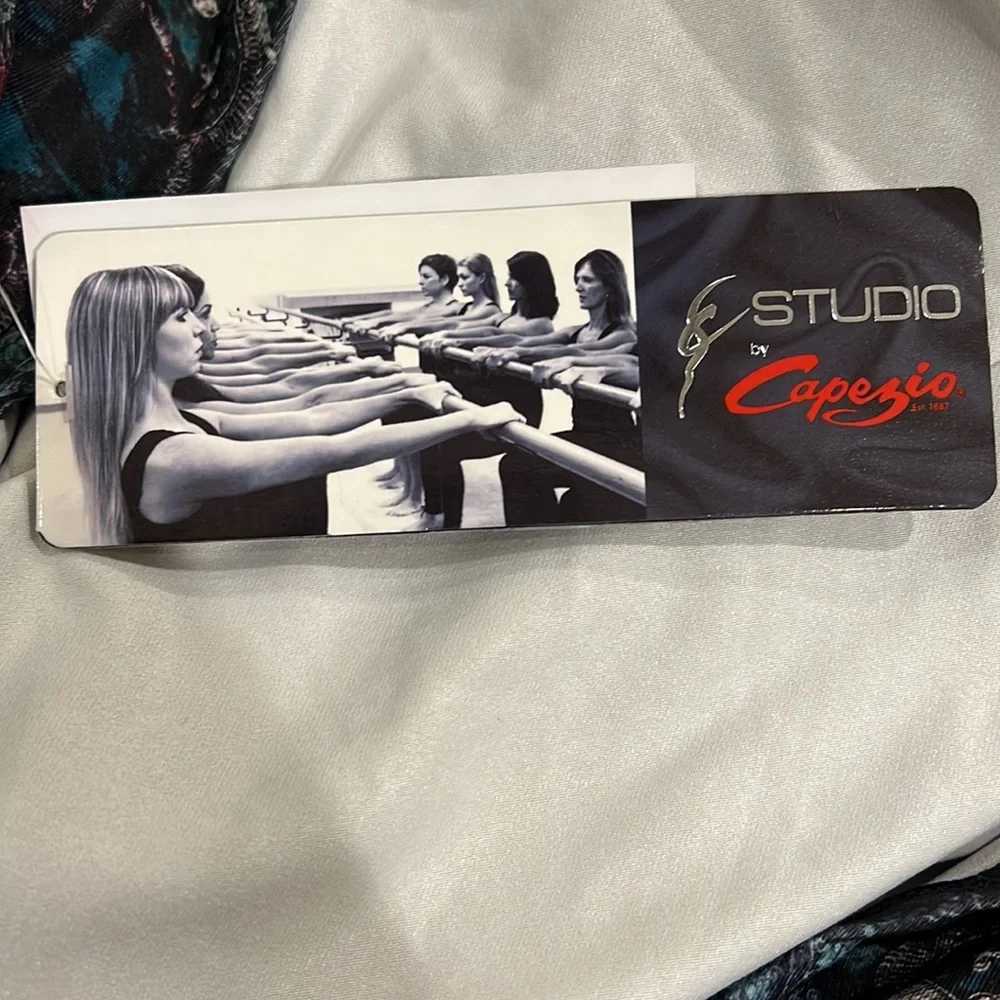 Long sleeve open back top - Picture 4 of 6